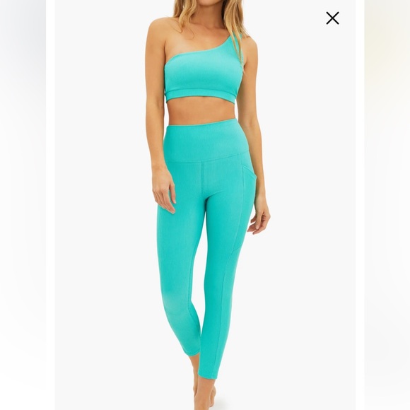 Ella Rib One-Shoulder Sports Bra
Beach Riot - Picture 4 of 9